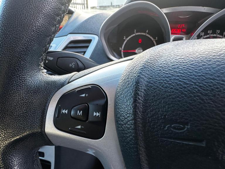 2012 Ford Fiesta 1.4 Zetec 5dr HATCHBACK PETROL Manual