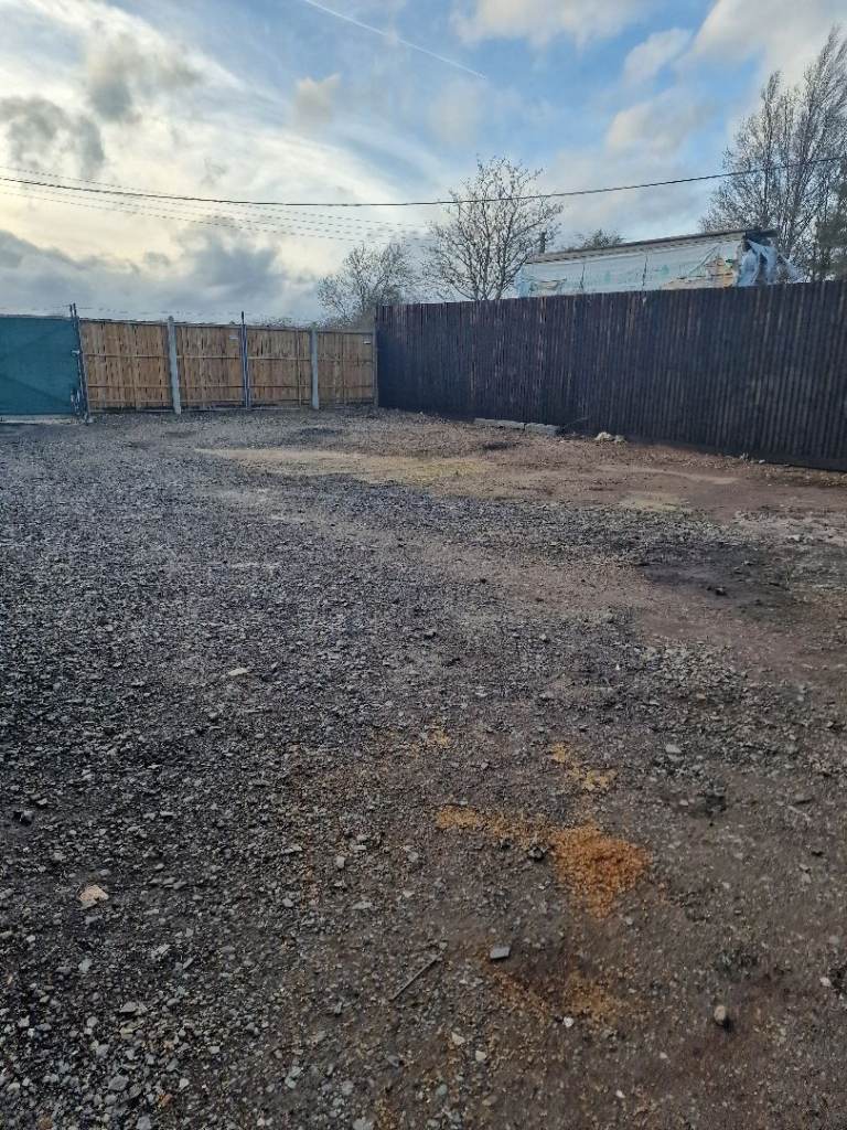 Commercial yard to rent.