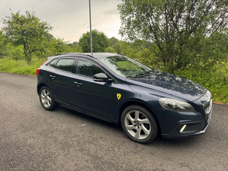 Volvo V40 Cross Country Lux Nav 2013 2.0 D3 Diesel Manual Blue