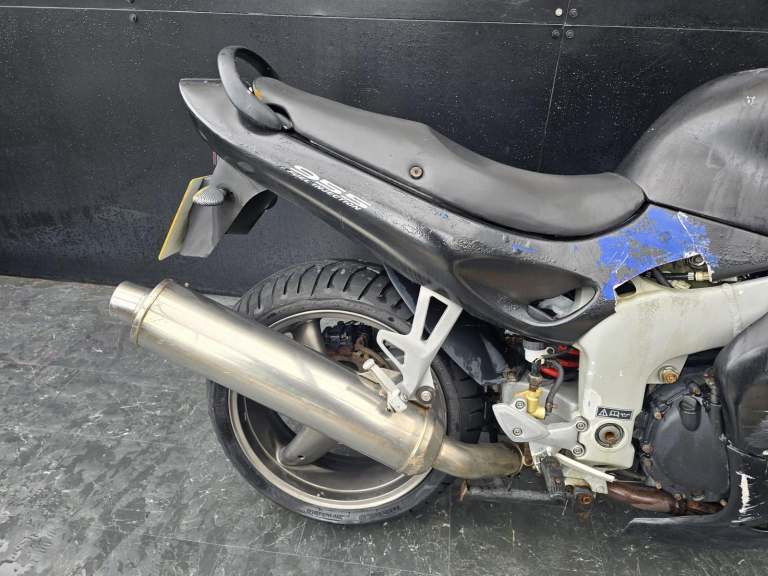 TRIUMPH SPRINT ST 955 PROJECT BIKE 