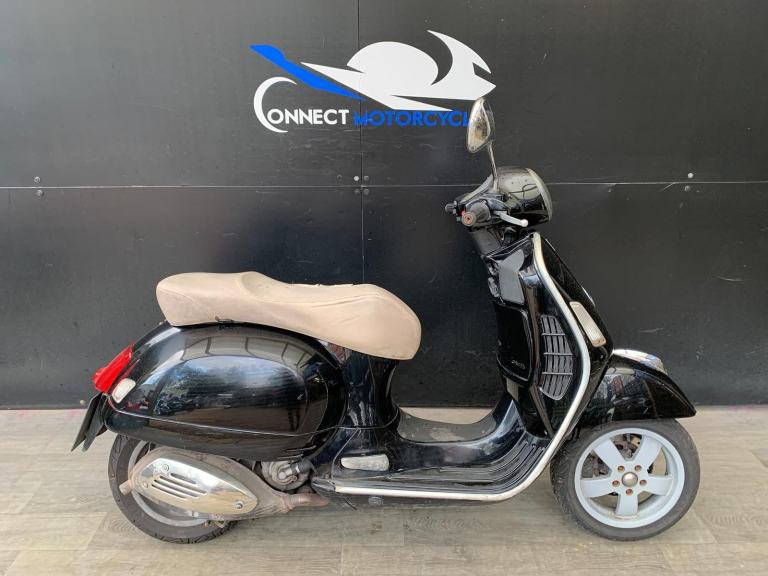 PIAGGIO VESPA GTS 300 2005 PROJECT BIKE HPI CLEAR
