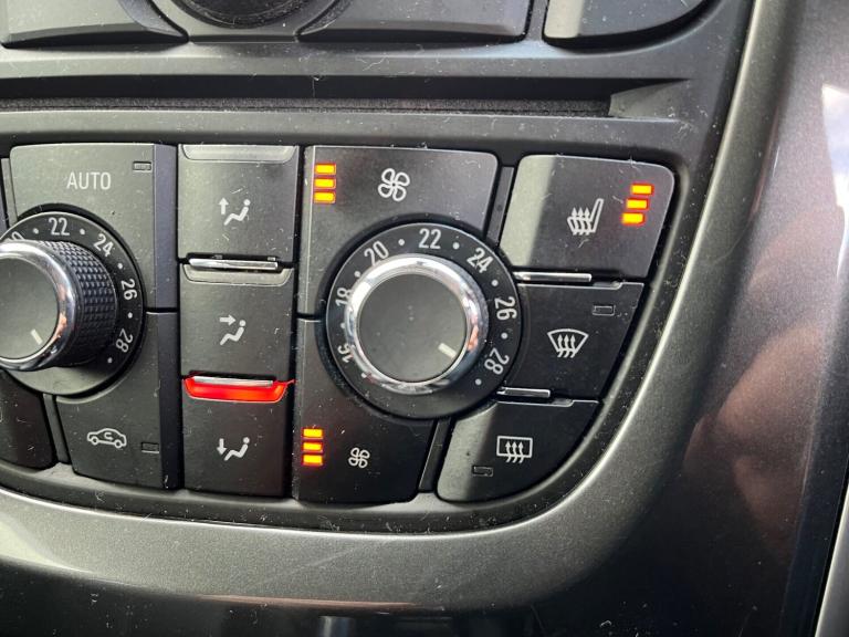 2013 Vauxhall Astra 2.0 CDTI ELITE Hatchback Diesel Manual