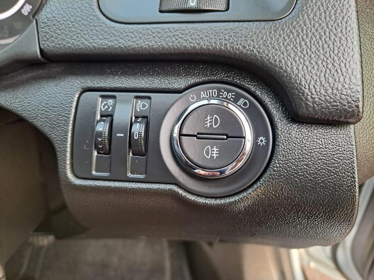 2014 Vauxhall Insignia 2.0 CDTi ecoFLEX Tech Line Sports Tourer Euro 5 (s/s) 5dr ESTATE Diesel Ma...