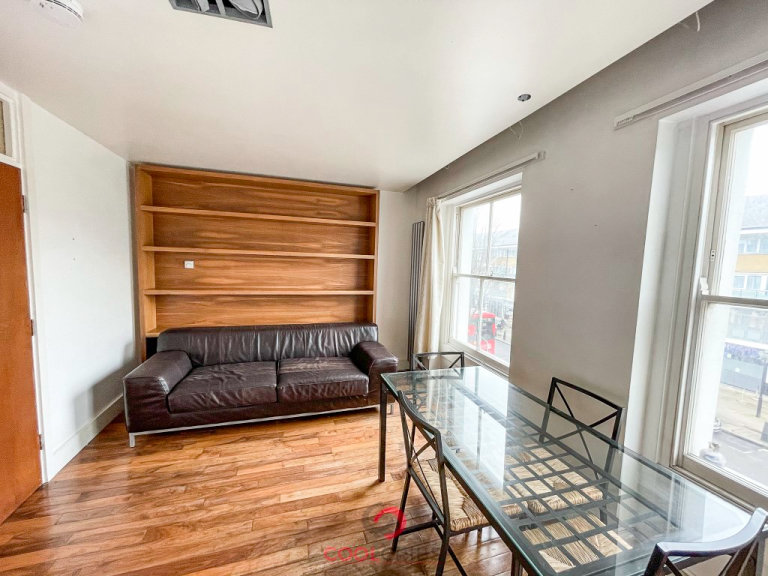  3 bedroom apartment in Caledonian Road, Kings Cross, N1- Ref: 1425