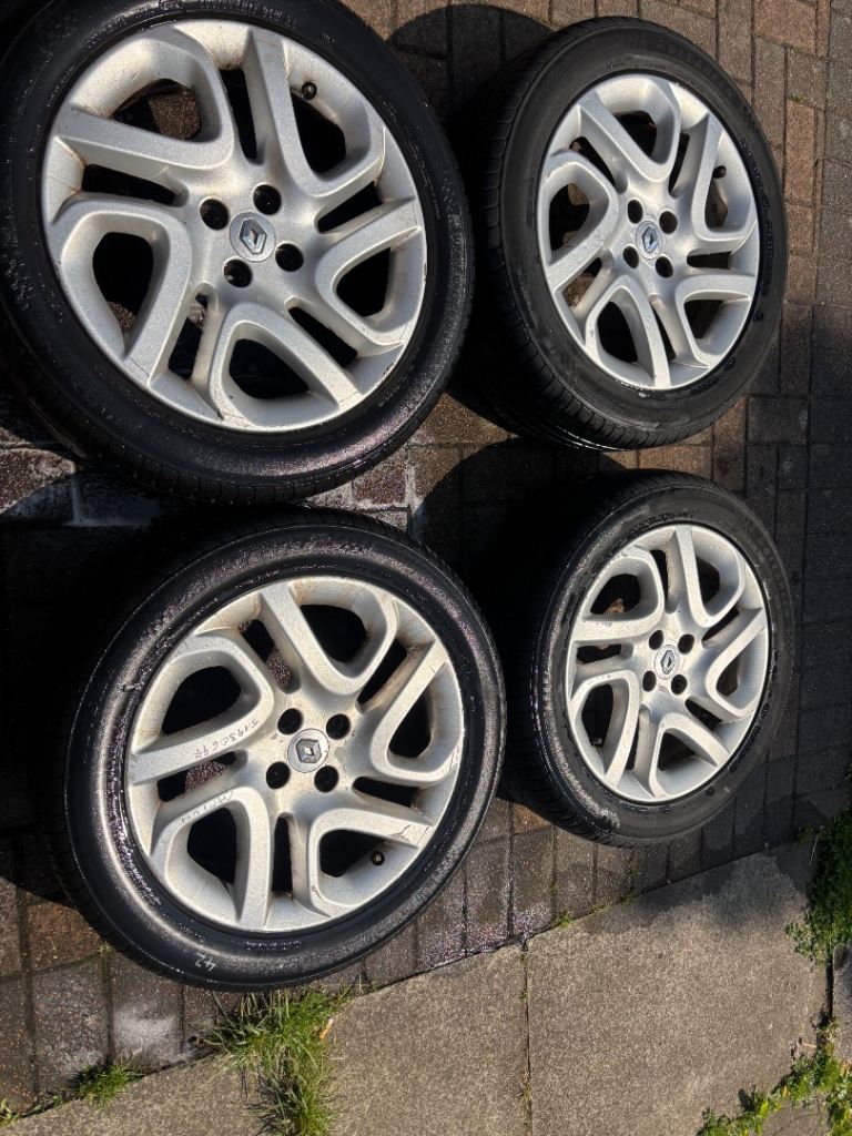 Renault wheels and tyers 