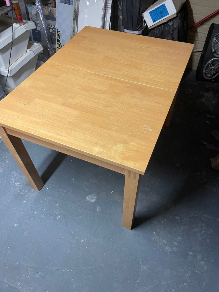 Wooden Extendable Dining Table – Good Condition
