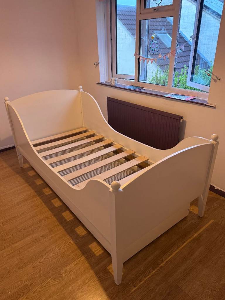 Child Bed with trundle (White Company)