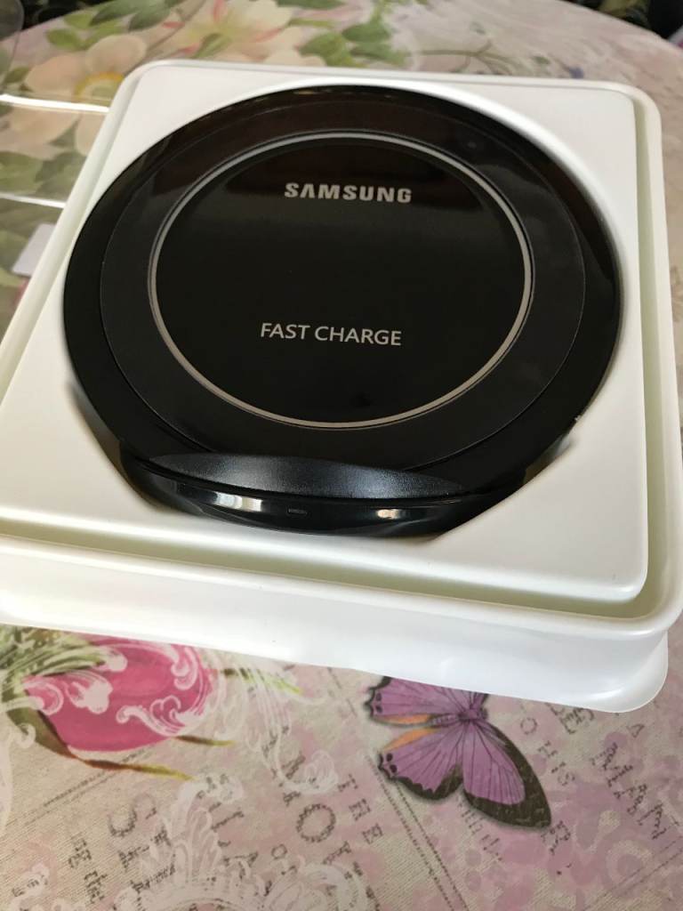 Samsung Fast Qi Wireless Charging Stand EP-NG930 - Black - Works with iPhone
