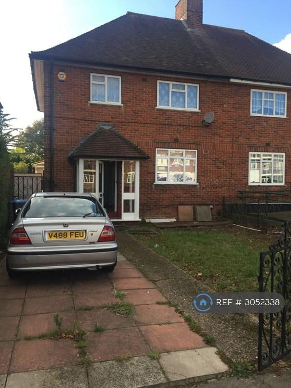 4 bedroom house in Reservoir Road, London, N14 (4 bed) (#3052338)