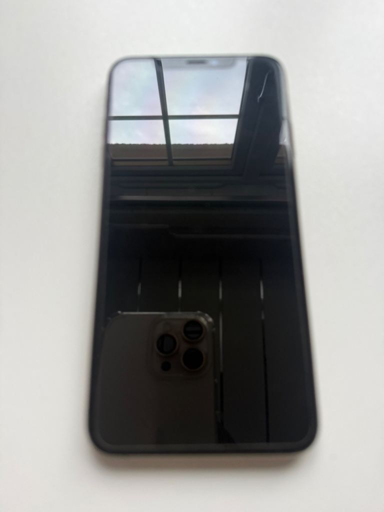 Apple IPhone XS Max 64GB in Gold. Black case included.