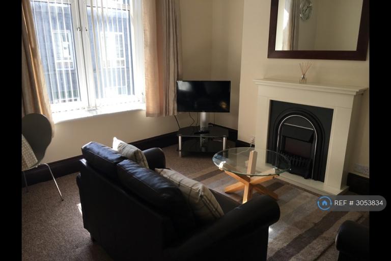 2 bedroom flat in Wallfield Place, Aberdeen, AB25 (2 bed) (#3053834)