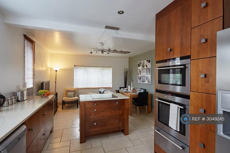 1 bedroom in Lodge Road, Newport, NP18 (#3049245)