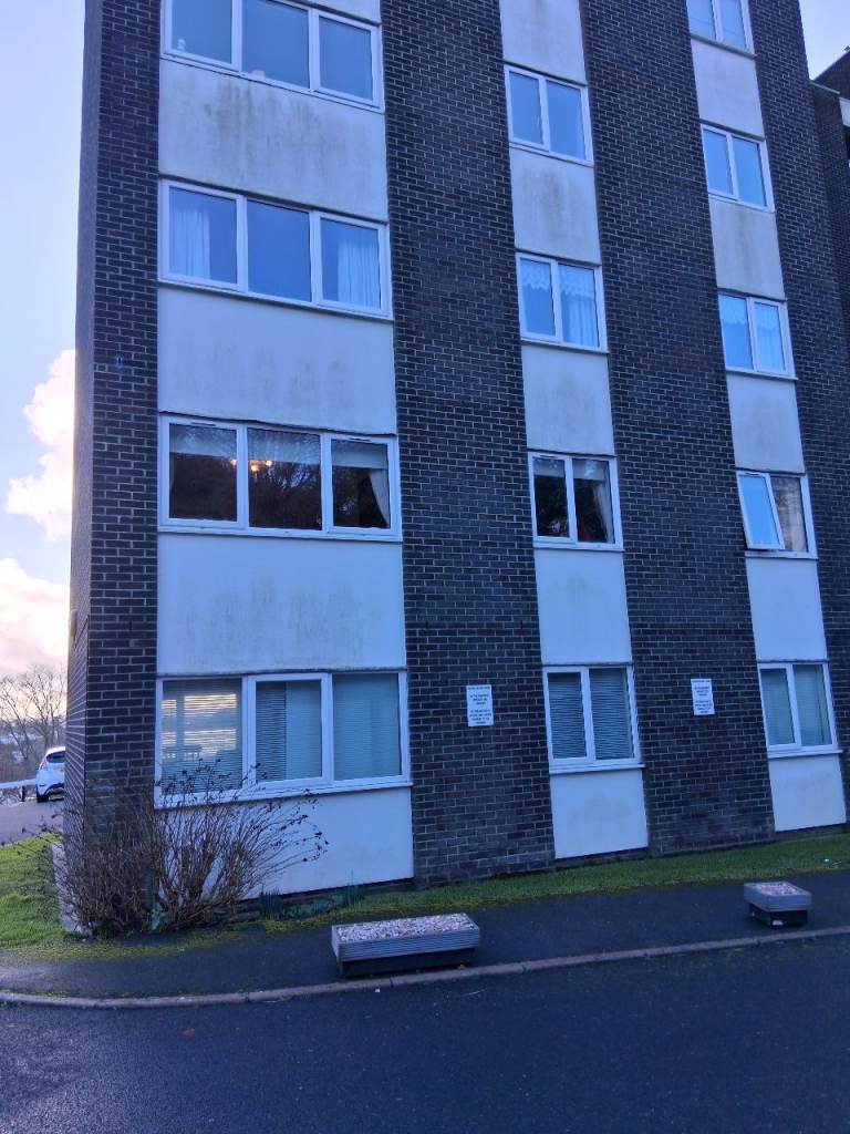 2 Bed Flat to Rent with Gardens and Parking