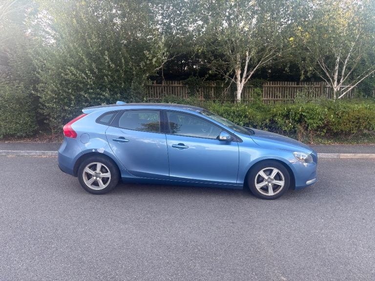 2014 64 plate Volvo es 1.6 d2 nav 5 door hatchback blue £1350