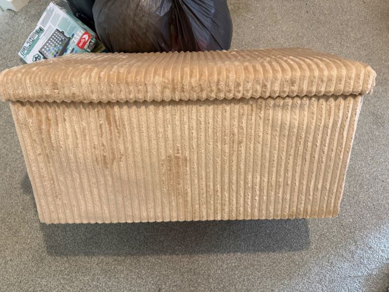 Storage box/seat
