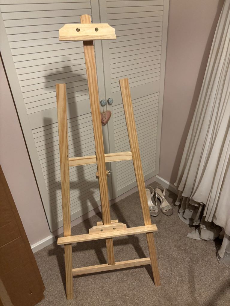 Wooden easels x3