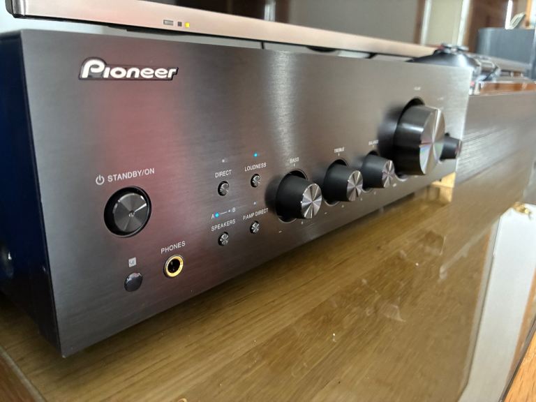 Pioneer A-40AE Amplifier + Pioneer N-30AE Network Audio Player – Excellent Condition