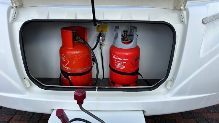 Swift Abbey Vogue 460, 2006 - 2 Berth Caravan with Motor Mover