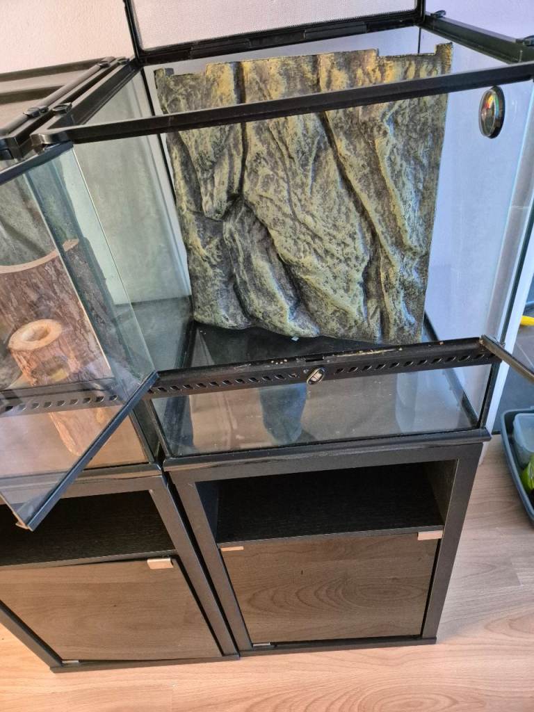 Exo Terra Vivarium & stand 