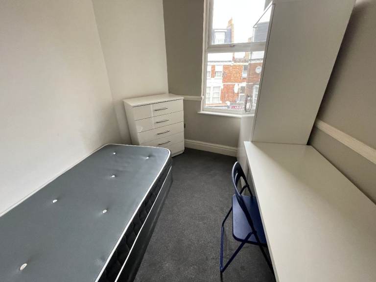 Room to rent at NW10 Bills included  NW10 2SD £700/Month