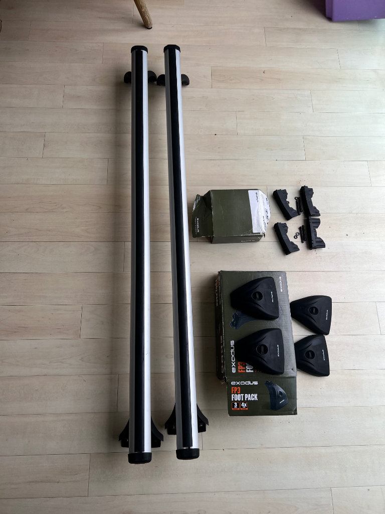 Roof bars and fitting kit