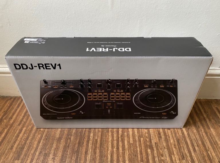Pioneer DDJ-REV1 (Boxed) + UDG Hardcase