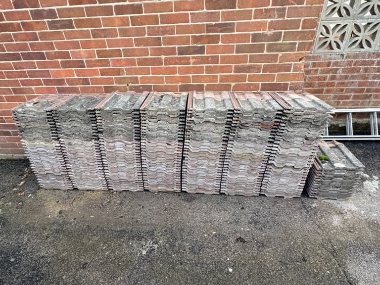 Marley Ludlow interlocking used, weathered concrete roof tiles