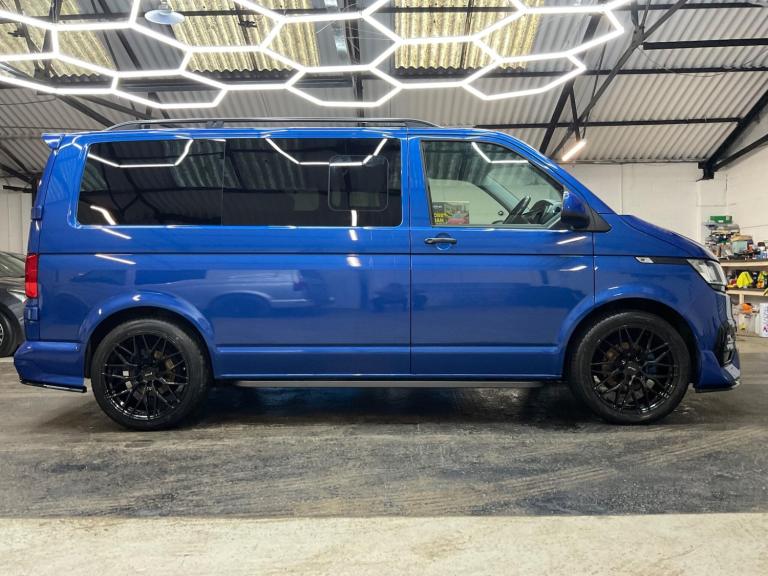 2023 Volkswagen Transporter Crew van T28 Ravenna Blue Metallic PANEL VAN Diesel Manual