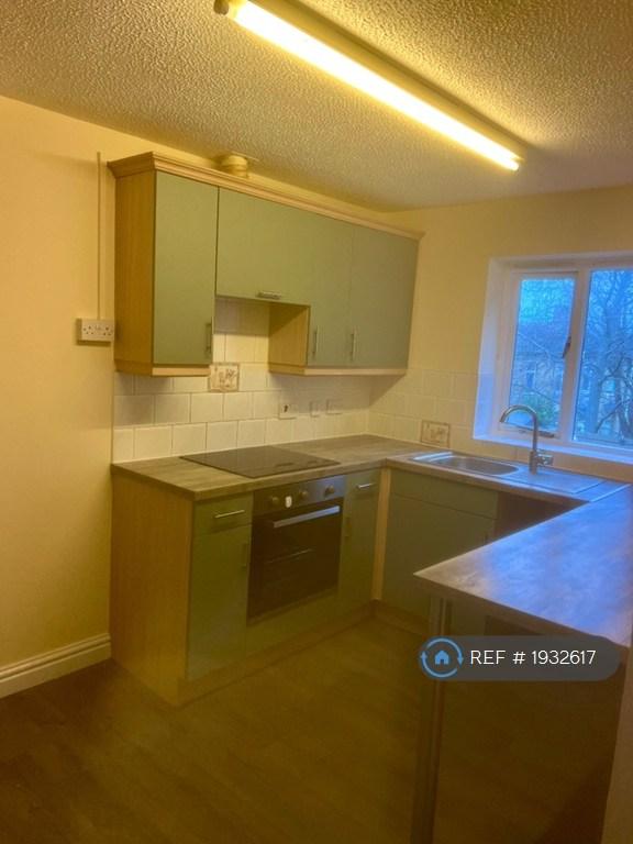 2 bedroom flat in Hions Close, Brighouse, HD6 (2 bed) (#1932617)