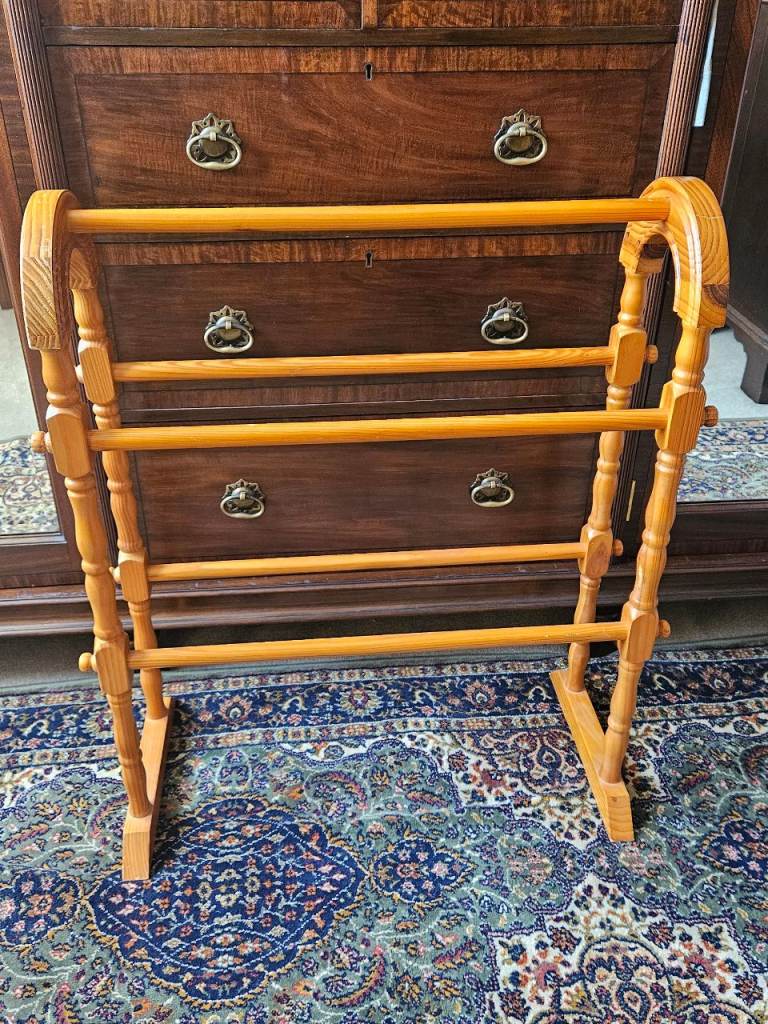 Vintage Pine Towel Rack – Rustic Country House Style