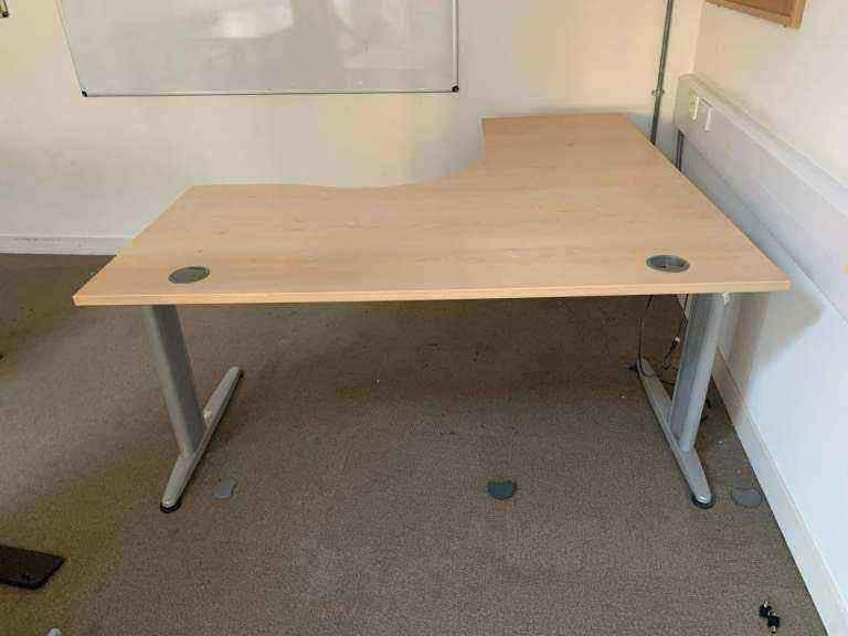 Secondhand Beech Single Curved Desk 140cm x 80cm x 100cm