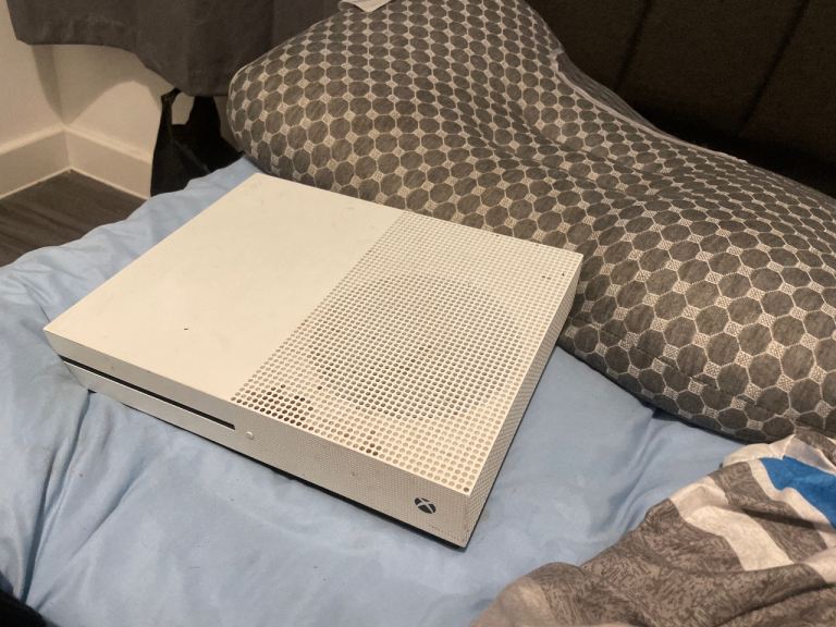 Xbox One S Console - White, Good Condition