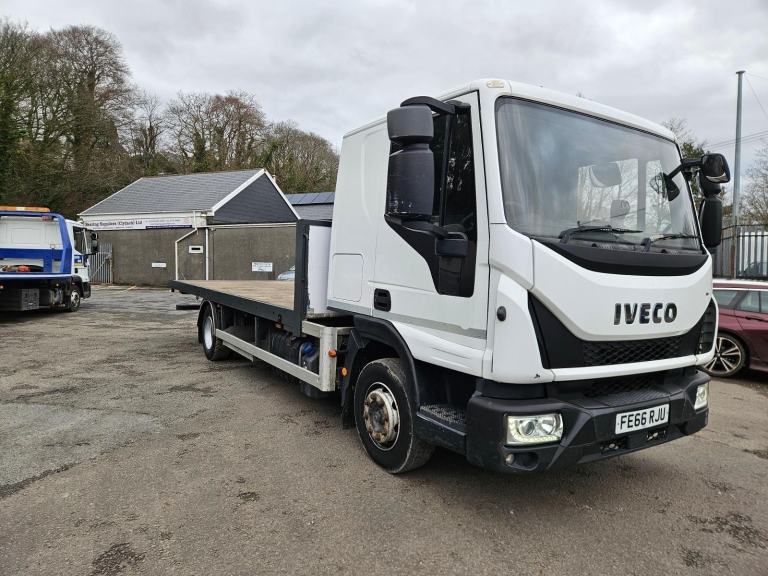2016 Iveco 12 Ton GVW , air con , drop side/flat/1 owner/ low kms/ air suspensio