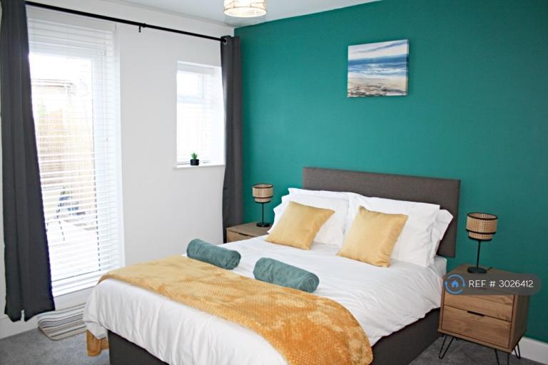 1 bedroom flat in Upper Terrace Road, Bournemouth, BH2 (1 bed) (#3026412)