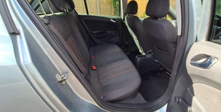 Great Service History. Facelifted model. 2011/61 - Vauxhall Corsa SXI - 5 door - 1.2 Petrol - Manual