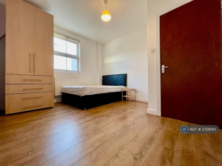 3 bedroom flat in Acton, London, W3 (3 bed) (#2729140)