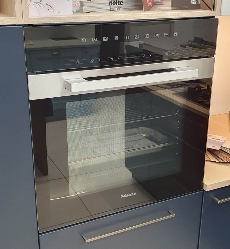 image for New Miele DGC7460 single oven