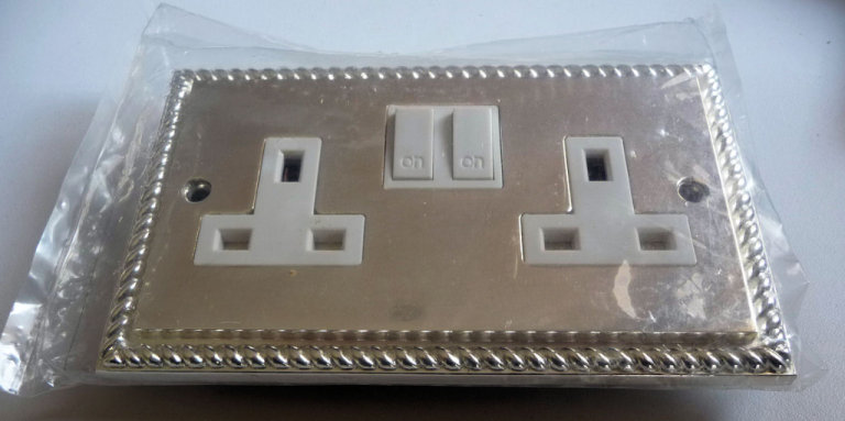 NEW Monarch Roped Polished Chrome 2 Gang Double 13A Switched Plug Socket