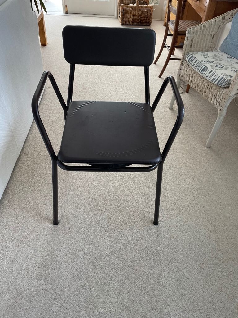 Commode toilet with seat