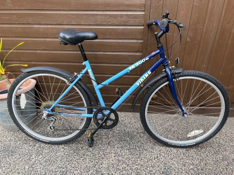 Ladies bicycle 28” wheels 18” frame
