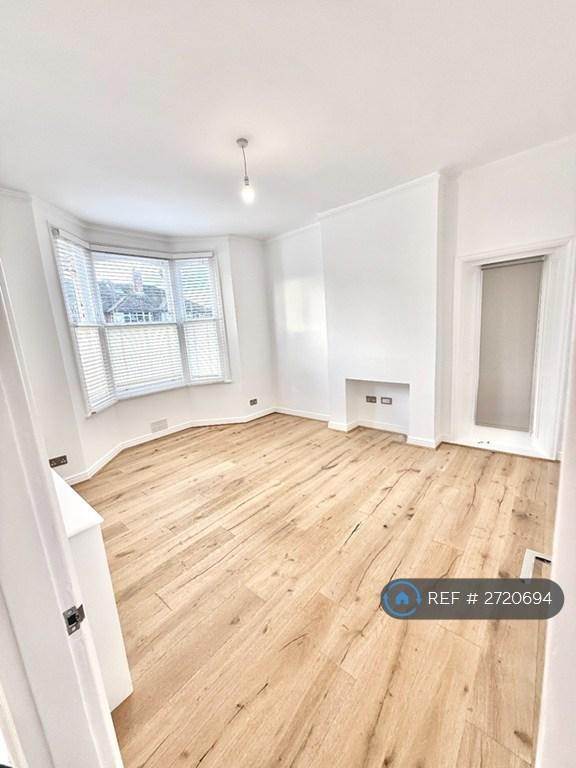 4 bedroom house in Marion Road, London, NW7 (4 bed) (#2720694)