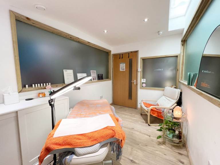 Beauty Room | Therapist Room | Office | Creative Studio in Hackney Wick E9