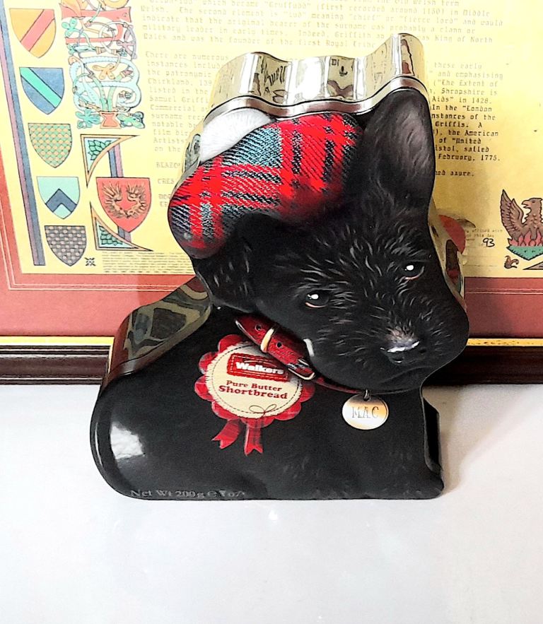 COLLECTABLE LIDDED TIN - BLACK SCOTTIE DOG ( MAC ) 22 x 17 x 5 cm GOOD