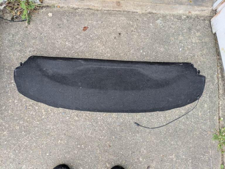 Ford KA parcel shelt