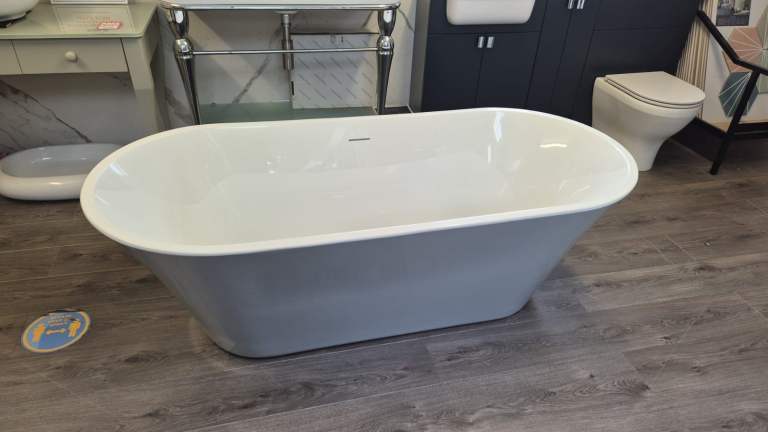 Freestanding bath white and grey 165cm x 75cm x 57cm 