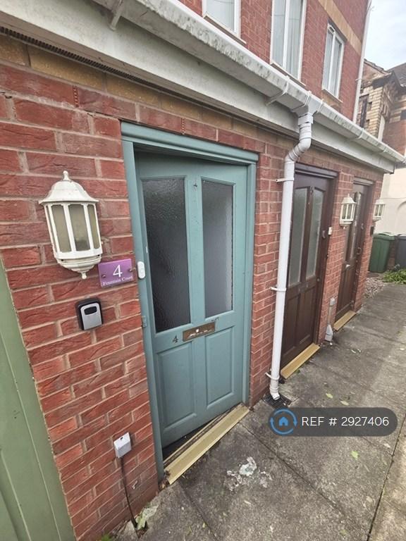 2 bedroom flat in Fountain Court, Birkenhead, CH42 (2 bed) (#2927406)