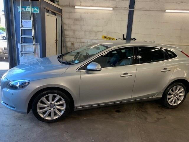 2015 Volvo V40 D2 [120] SE Lux Nav 5dr Geartronic HATCHBACK Diesel Automatic