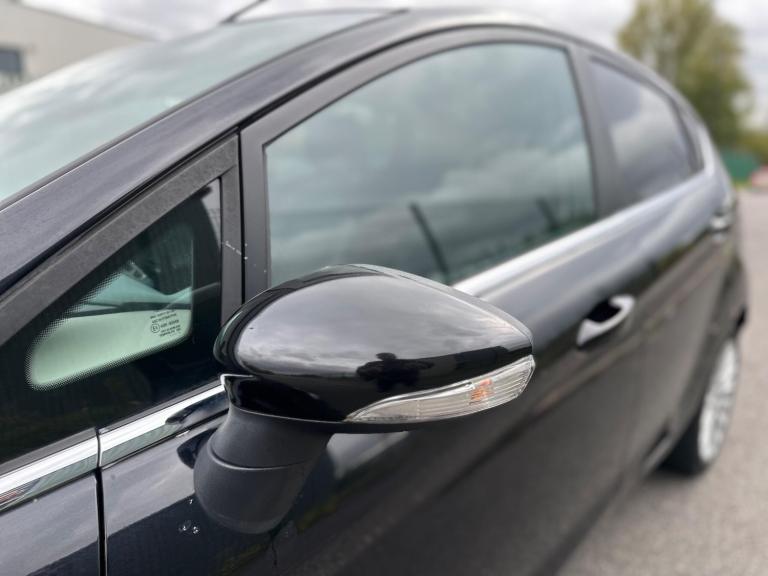 2011 Ford Fiesta 1.4 Titanium 5dr HATCHBACK Petrol Manual