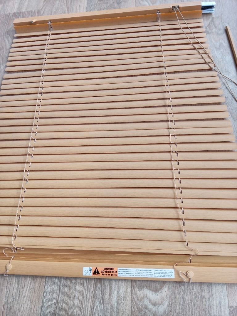 Light wood effect Venetian blind 24 wide x33 drop