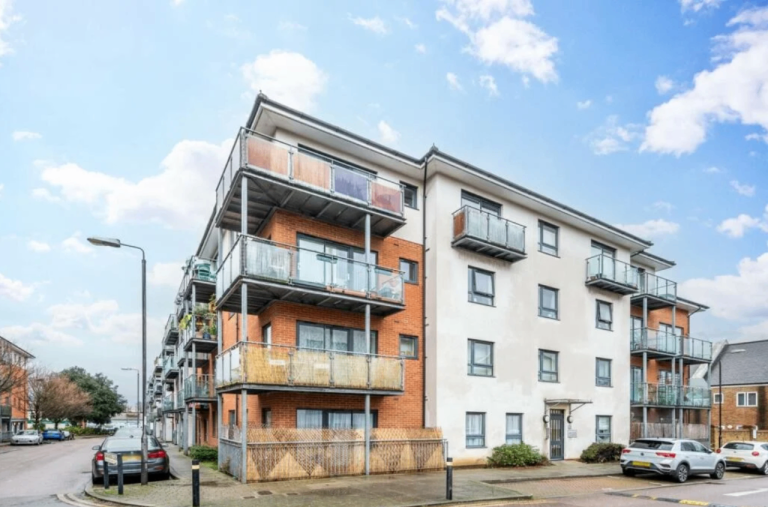 1 Bedroom 2nd floor Flat to Let in Lewisham, SE13 - DSS Welcome